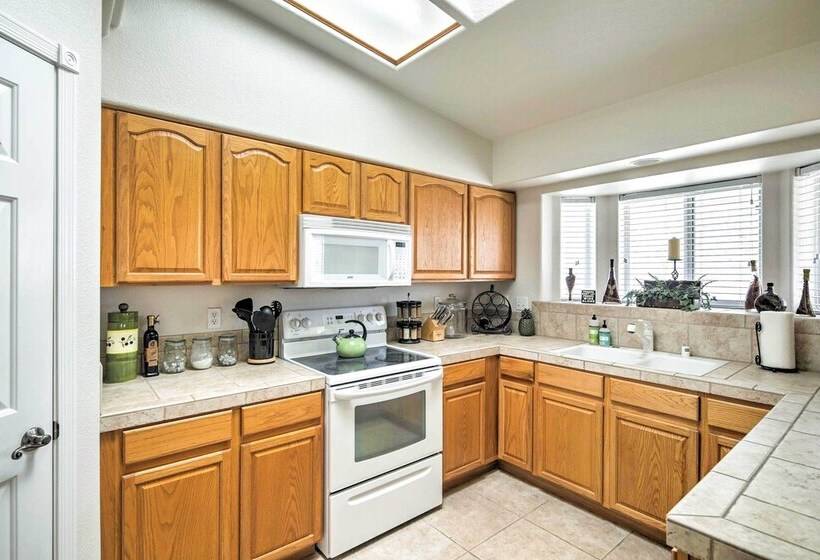 Cozy Lake Havasu City Retreat W/ Deck & Pool Table