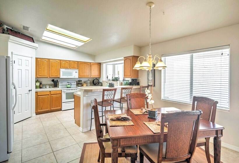 Cozy Lake Havasu City Retreat W/ Deck & Pool Table