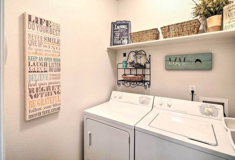 Cozy Lake Havasu City Retreat W/ Deck & Pool Table