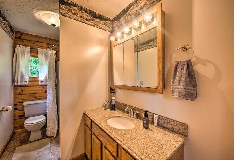 Cozy Family Friendly Pine Grove Cabin W/ Fire Pit!