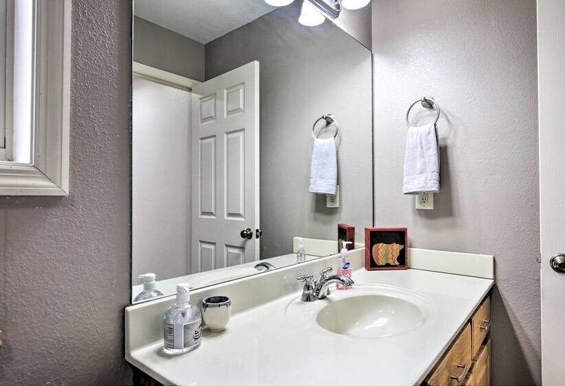 Cozy Hayesville Retreat W/ Deck & Mtn Views!