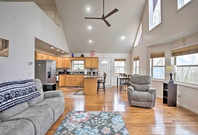 Cozy Hayesville Retreat W/ Deck & Mtn Views!