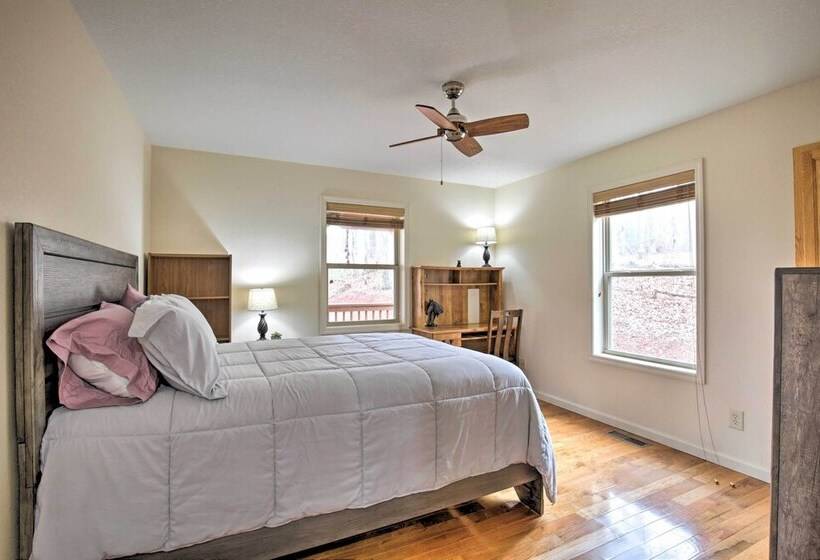 Cozy Hayesville Retreat W/ Deck & Mtn Views!