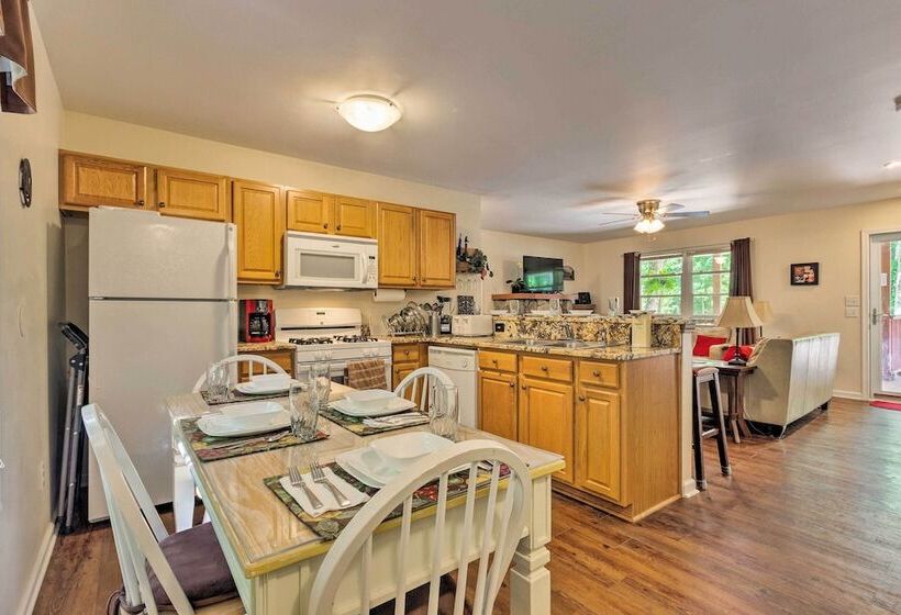 Beech Mountain Home W/ Covered Deck, Near Skiing!