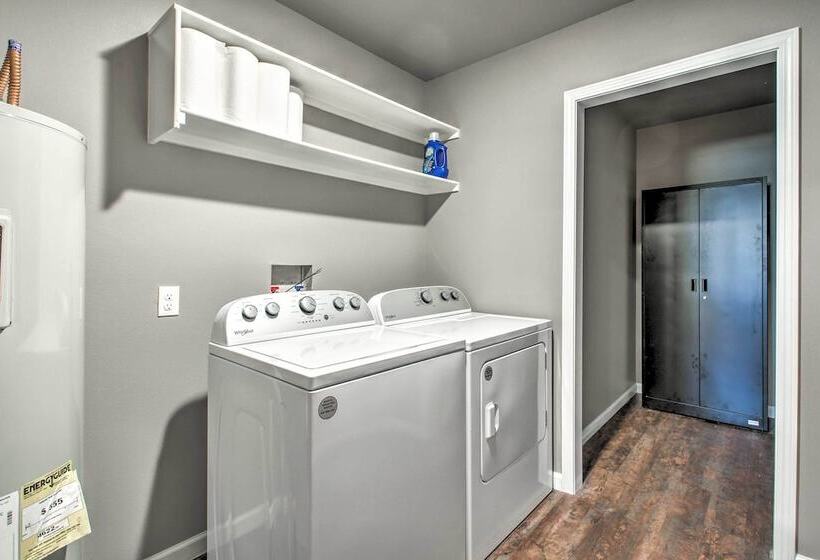 Modern Hot Springs Retreat ~ 8 Mi To Nat L Park