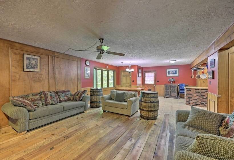 Cozy Hot Springs Village Lodge   Near Lake Desoto!