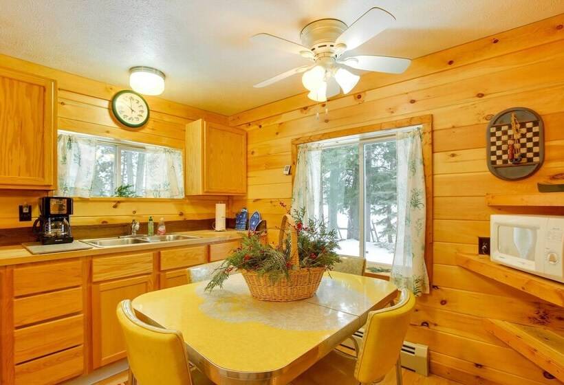 Cozy Interlochen Cabin W/ Dock: 1 Mi To Green Lake