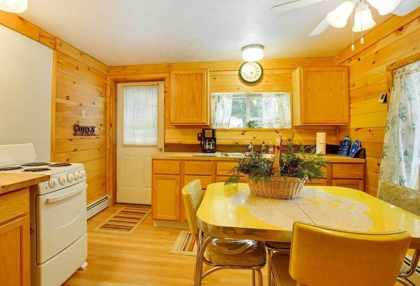 Cozy Interlochen Cabin W/ Dock: 1 Mi To Green Lake