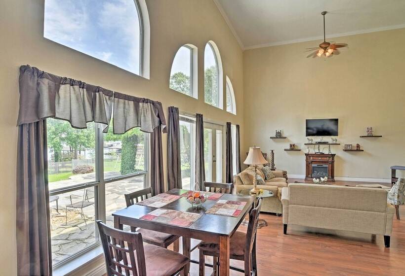 Cozy Lakefront Benton Home ~ 20 Mi To Shreveport!