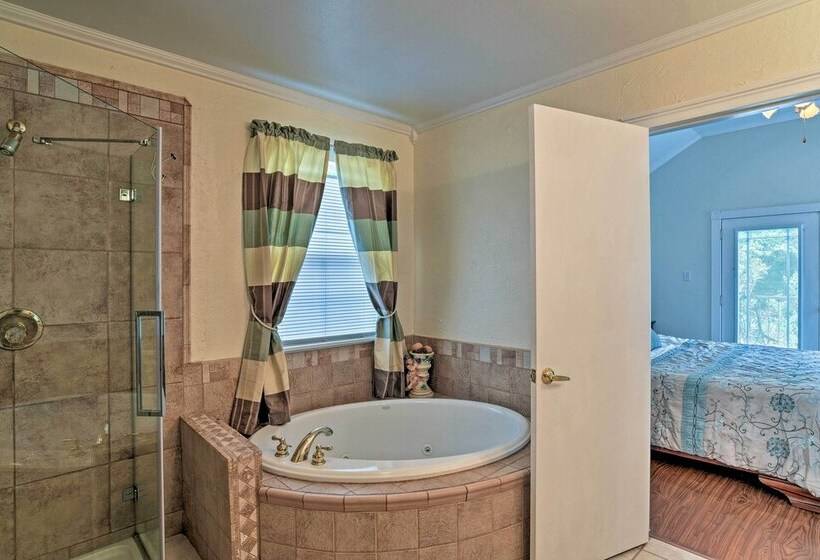 Cozy Lakefront Benton Home ~ 20 Mi To Shreveport!