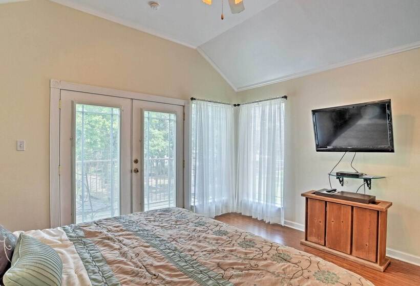 Cozy Lakefront Benton Home ~ 20 Mi To Shreveport!