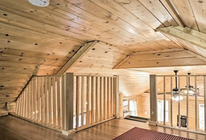 Riverfront Cabin Near Smoky Mountain National Park