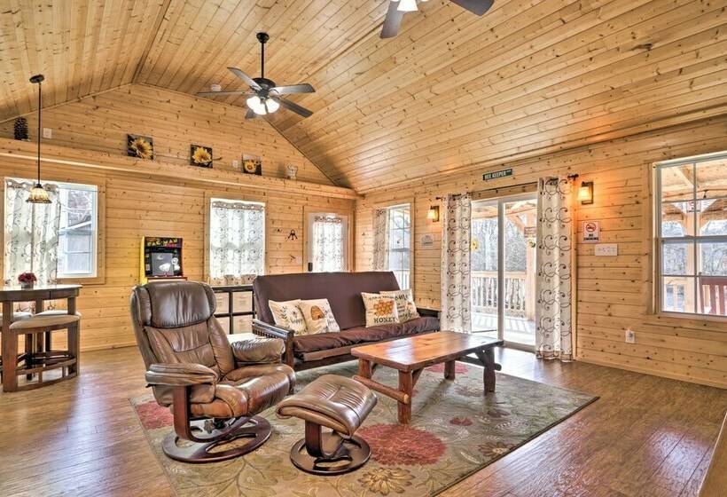 Riverfront Cabin Near Smoky Mountain National Park