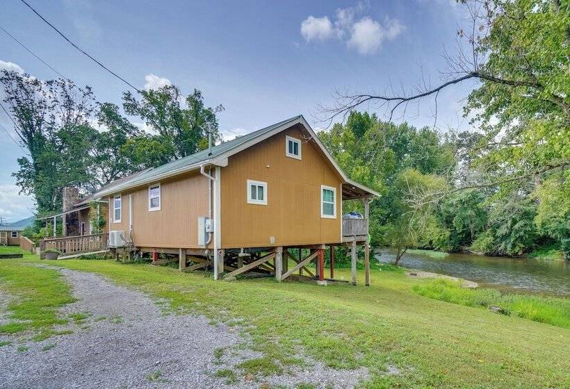 Riverfront Cabin Near Smoky Mountain National Park