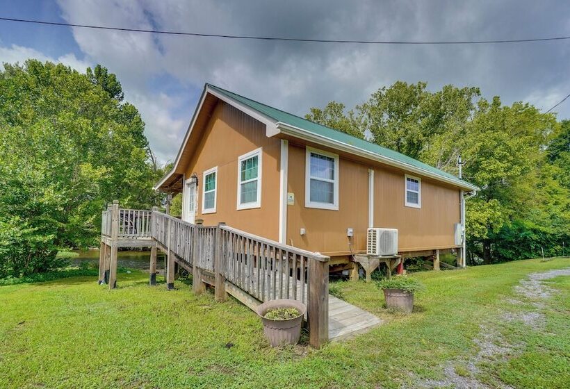 Riverfront Cabin Near Smoky Mountain National Park