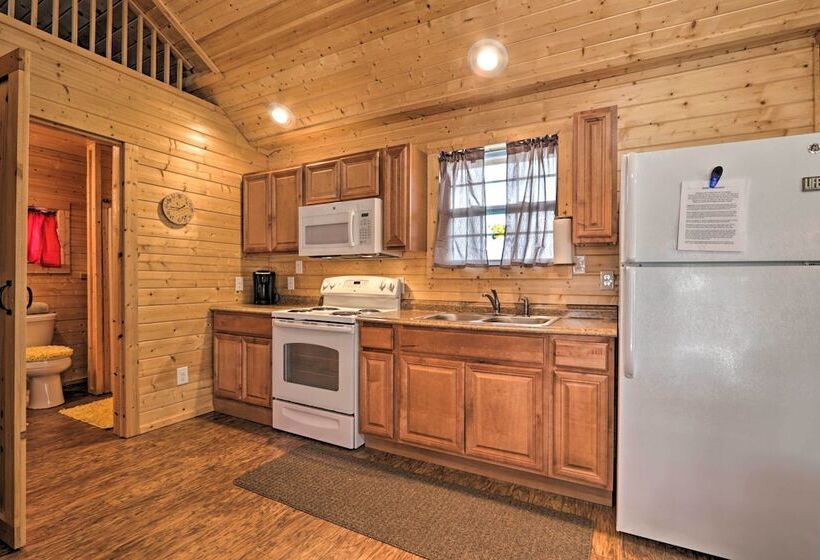 Riverfront Cabin Near Smoky Mountain National Park