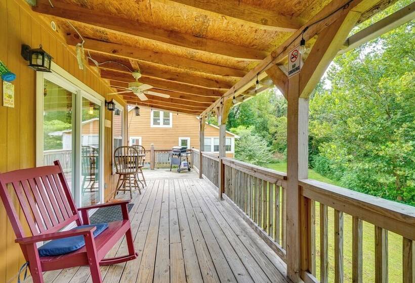Riverfront Cabin Near Smoky Mountain National Park