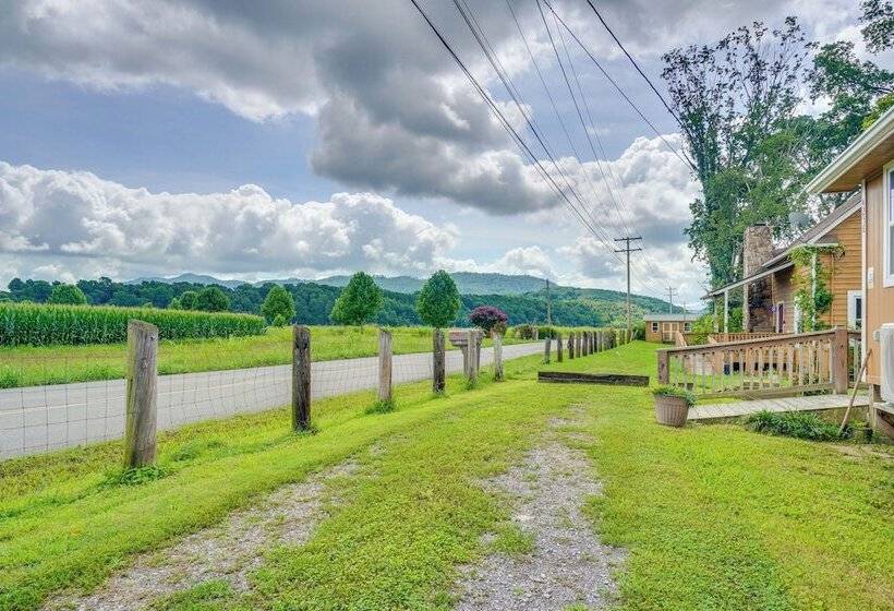 Riverfront Cabin Near Smoky Mountain National Park