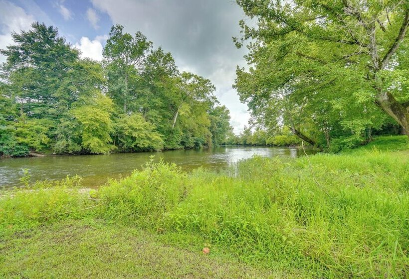 Riverfront Cabin Near Smoky Mountain National Park