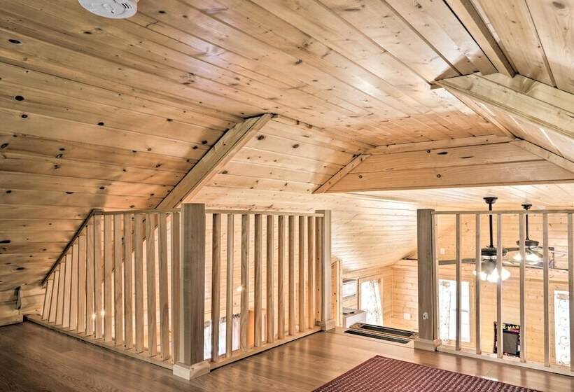 Riverfront Cabin Near Smoky Mountain National Park