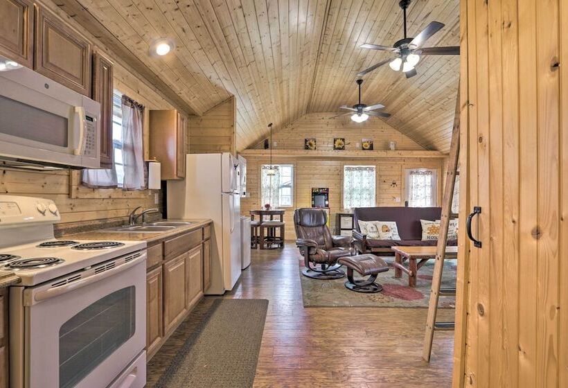 Riverfront Cabin Near Smoky Mountain National Park