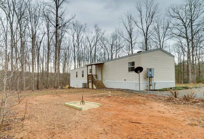 Cozy Louisa Cottage Stay W/ Fire Pit!