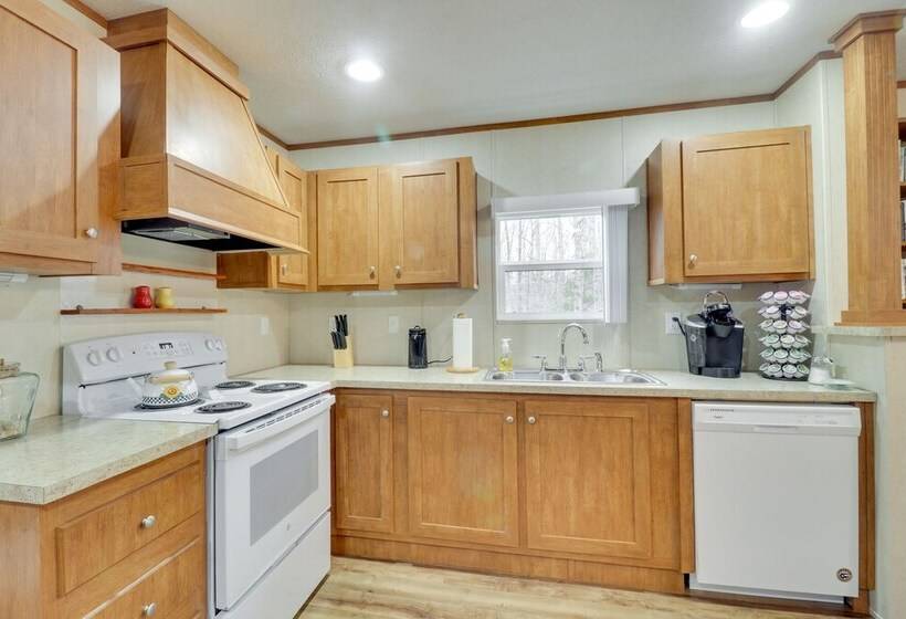 Cozy Louisa Cottage Stay W/ Fire Pit!