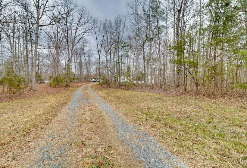 Cozy Louisa Cottage Stay W/ Fire Pit!