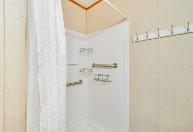 Cozy Louisa Cottage Stay W/ Fire Pit!