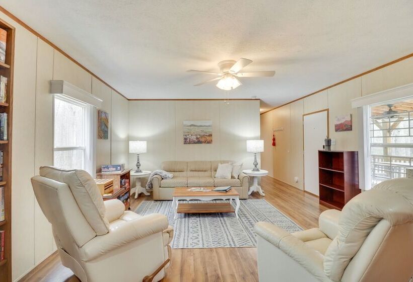 Cozy Louisa Cottage Stay W/ Fire Pit!