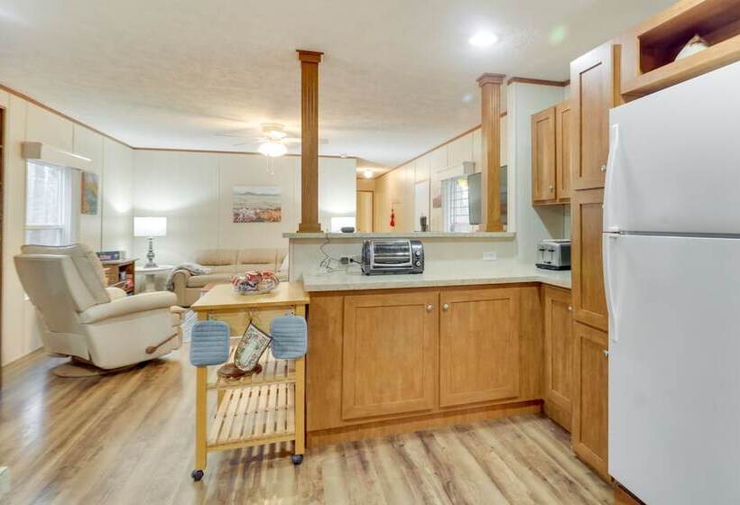 Cozy Louisa Cottage Stay W/ Fire Pit!