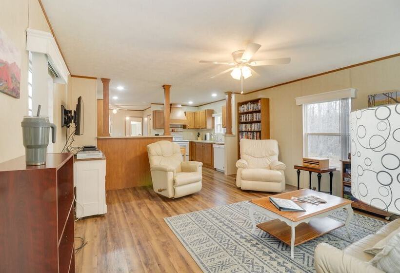 Cozy Louisa Cottage Stay W/ Fire Pit!