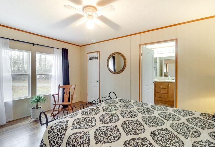 Cozy Louisa Cottage Stay W/ Fire Pit!