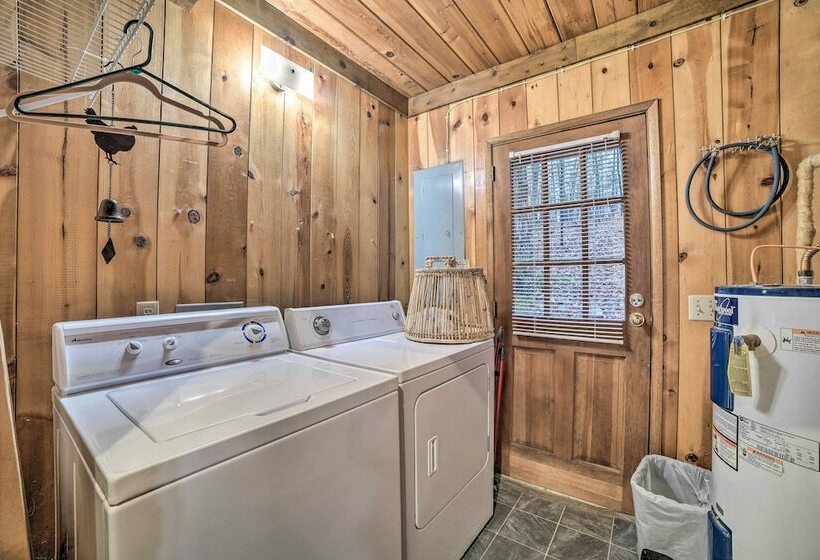 Cozy Cabin Near Massanutten Resort & Water Park!