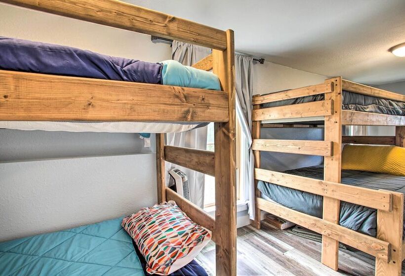 Cozy Pet Friendly Coeur D Alene Lake Cottage!