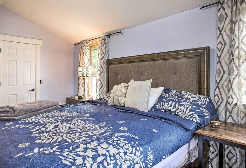 Cozy Pet Friendly Coeur D Alene Lake Cottage!