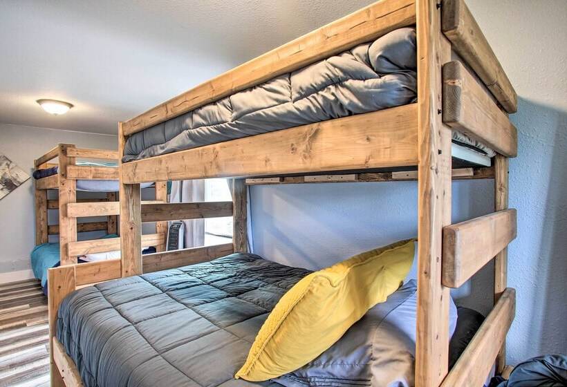 Cozy Pet Friendly Coeur D Alene Lake Cottage!