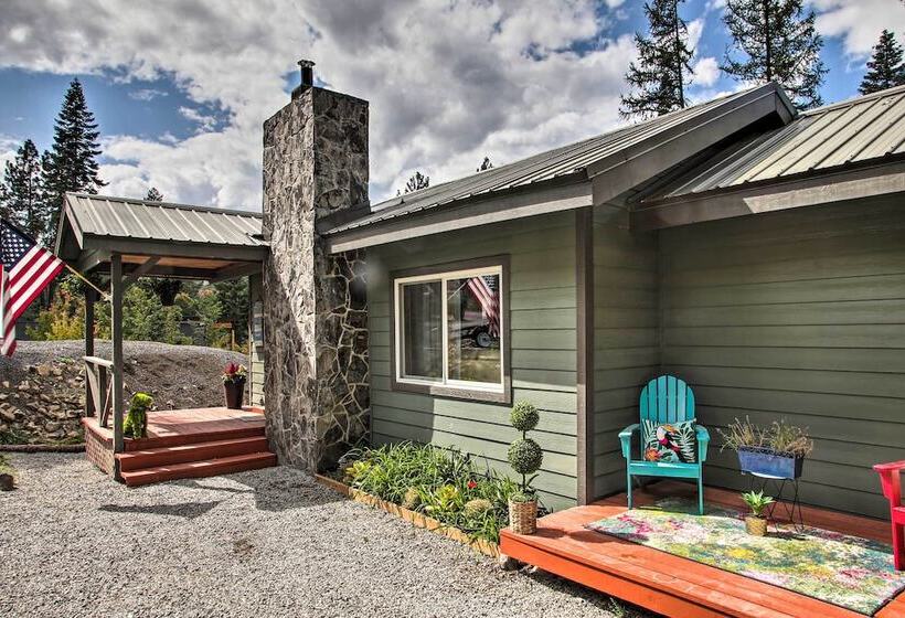 Cozy Pet Friendly Coeur D Alene Lake Cottage!