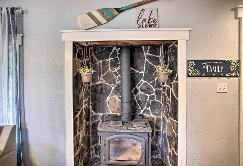 Cozy Pet Friendly Coeur D Alene Lake Cottage!