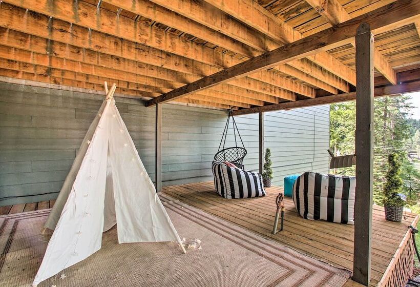 Cozy Pet Friendly Coeur D Alene Lake Cottage!