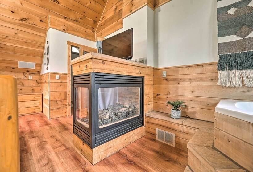 Cozy Retreat W/ Porch & Double Jj Resort Access!