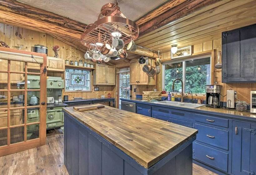 Cozy Seabeck Hideaway W/ Hot Tub & Fire Pits