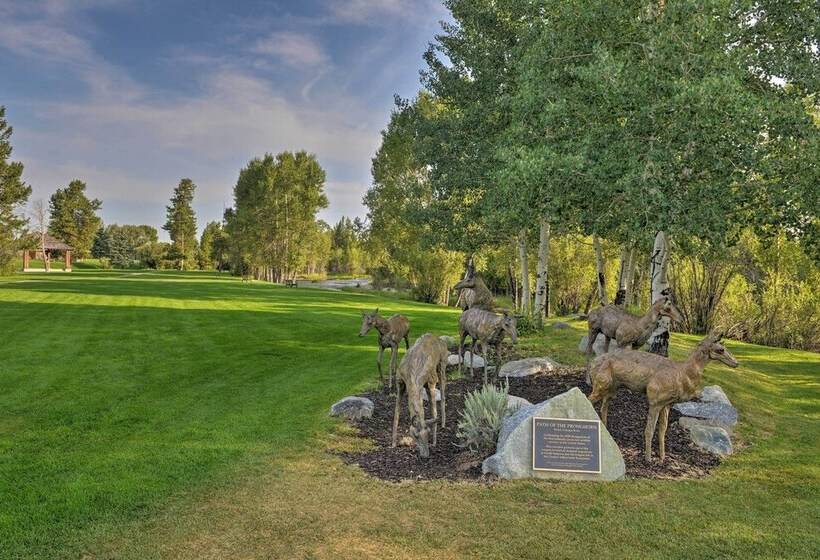 Cozy Wy Home: Rivers, Lakes, Mountains, Wildlife