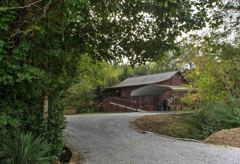Creekfront Cabin Near Chattanooga W/ Hot Tub!