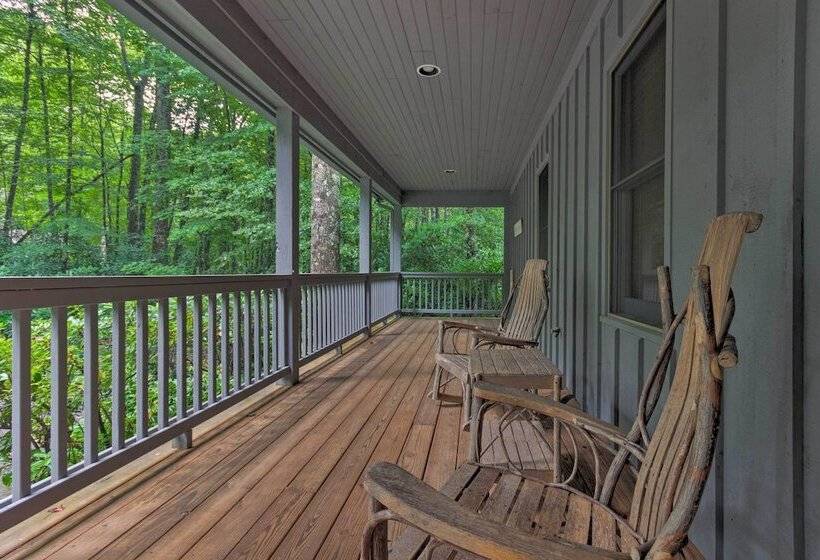 Creekside Mtn Retreat By Waterfalls & Hiking!
