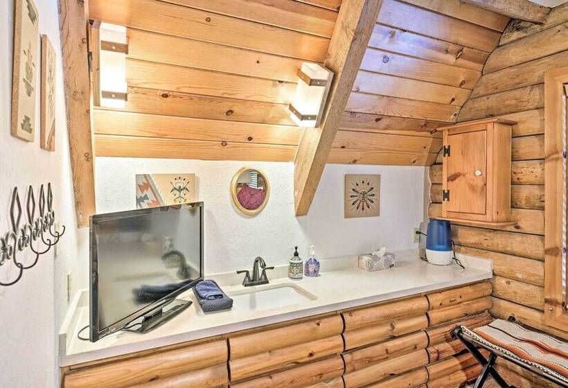 5 Mi To Hiking: Custom Cabin W/ Deck In Arnold!