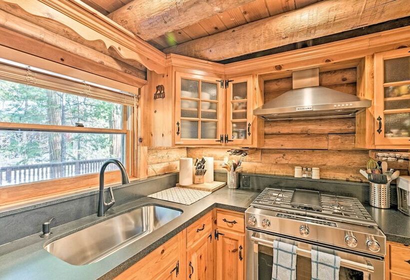 5 Mi To Hiking: Custom Cabin W/ Deck In Arnold!