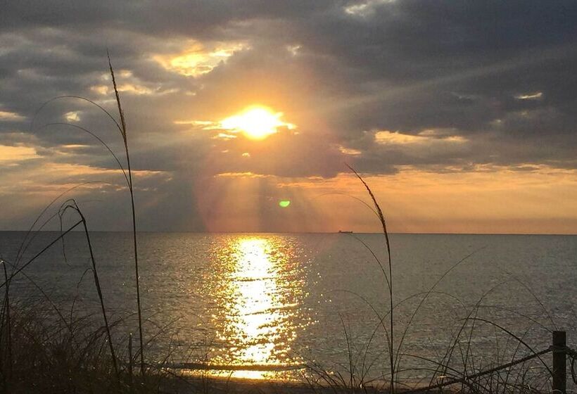 2 Mi To Boardwalk: Home W/ Grill In Dania Beach!