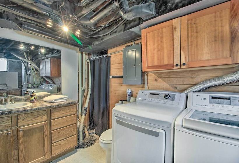 Delightful Isle Retreat W/ Boat Dock & Slip!