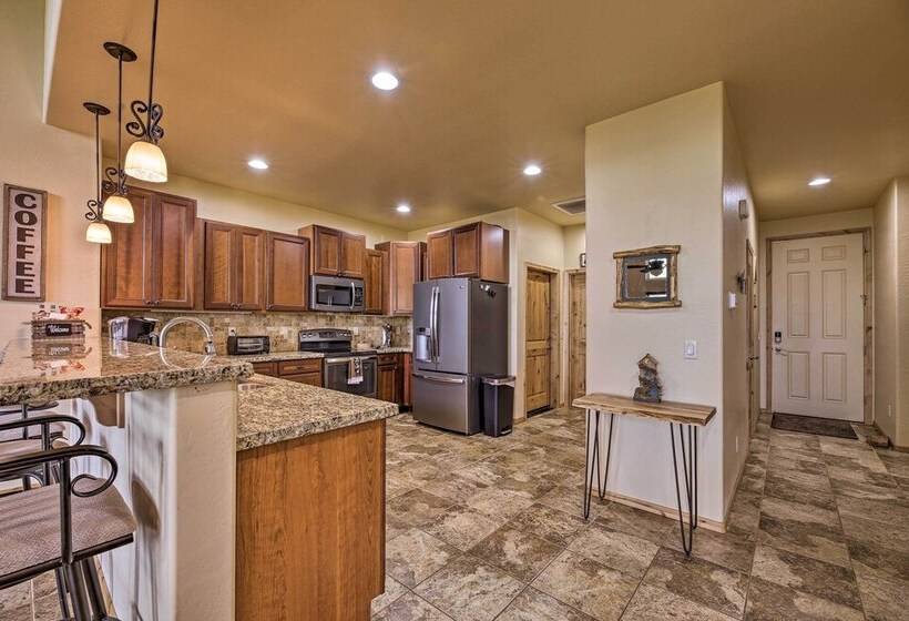 Dog Friendly Show Low Cabin W/ Deck & Views!